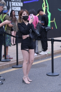 【精选街拍】Vol.3148 时尚短西装外套 [89P-2.01GB]