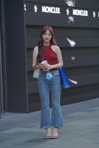 【精选街拍】Vol.2770 百搭喇叭牛仔裤 [110P+1V-1.24GB]