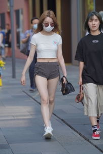 【精选街拍】Vol.3212 灰色热裤美腿白嫩 [43P-509MB]